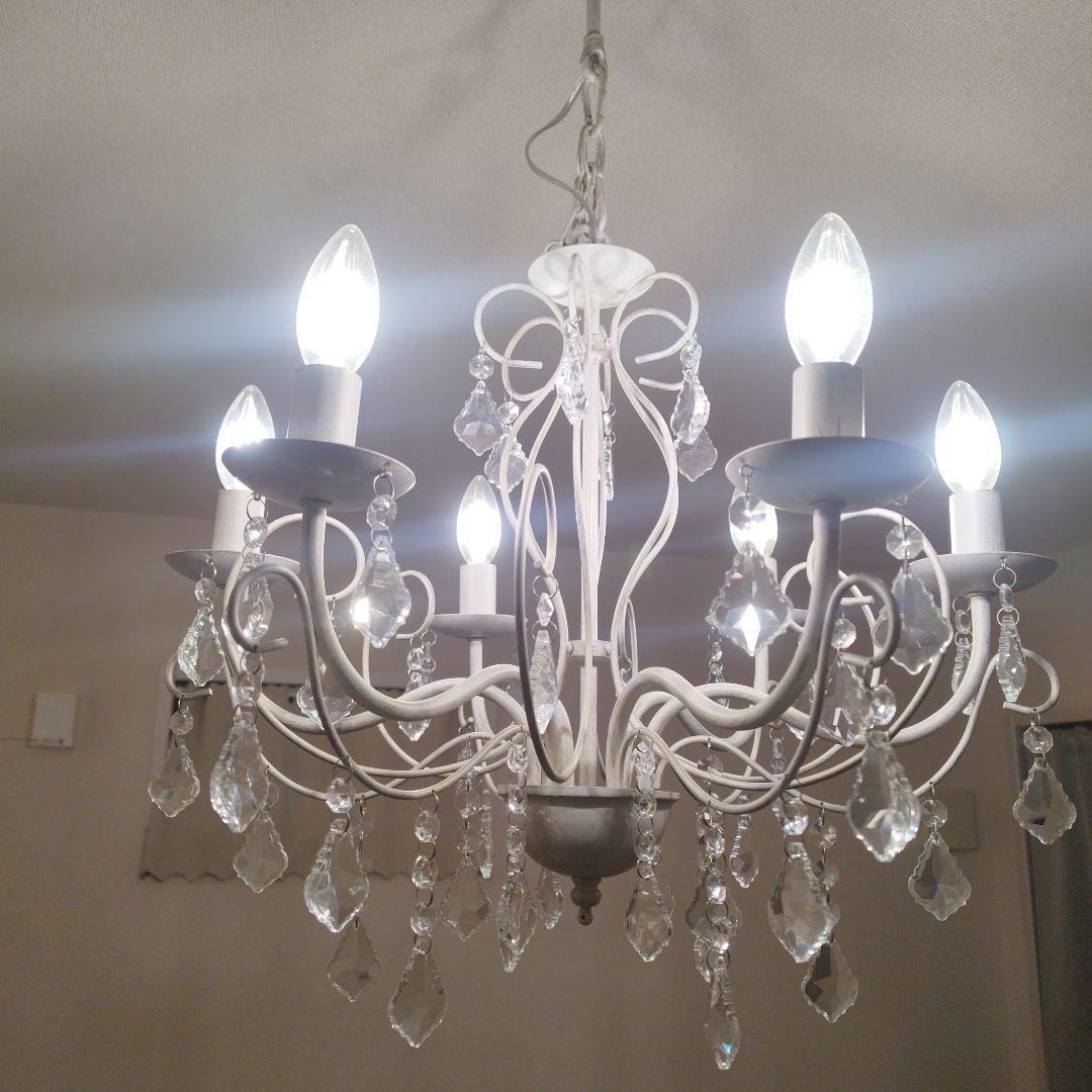 本日限定値下げ　ホワイトシャンデリア 6灯 クリスタルビーズ