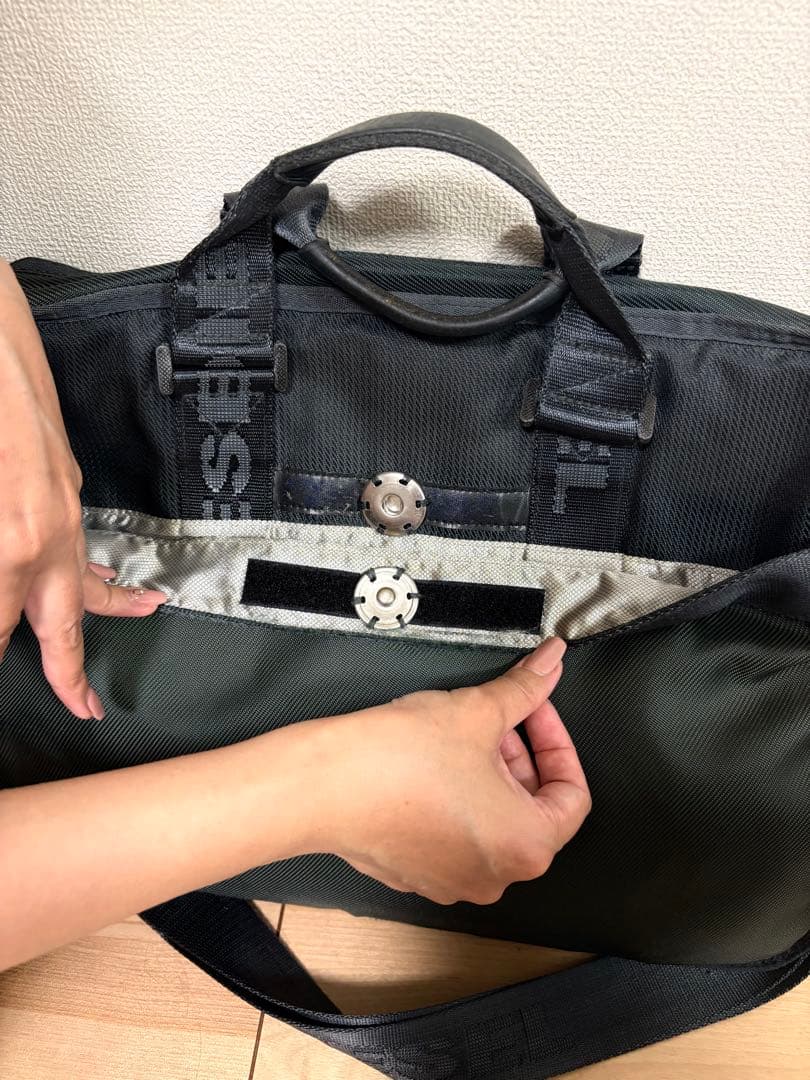 ディーゼル　ショルダーストラップ付きビジネスバック　ミリタリーテイスト