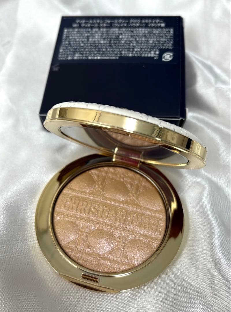 正規品　Dior ディオールスキン フォーエヴァーグロウ ルミナイザー 001