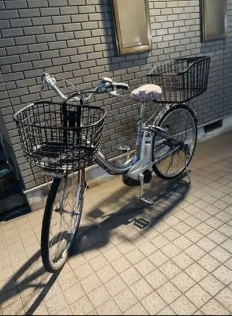 シルバー 電動アシスト自転車 前後バスケット付き　直接渋谷駅