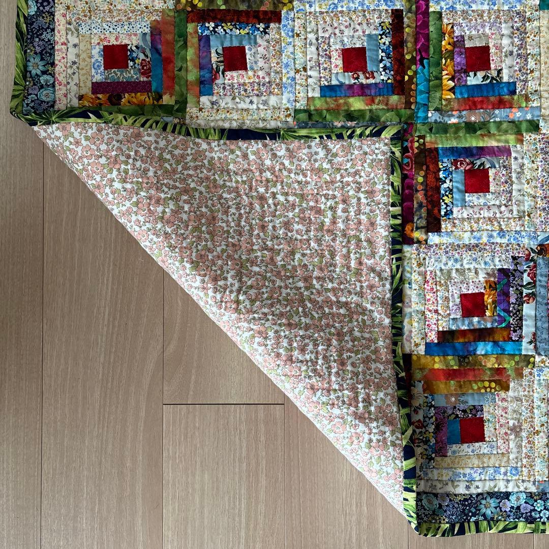 ハンドメイド キルトパッチワーク ログキャビンタペストリー