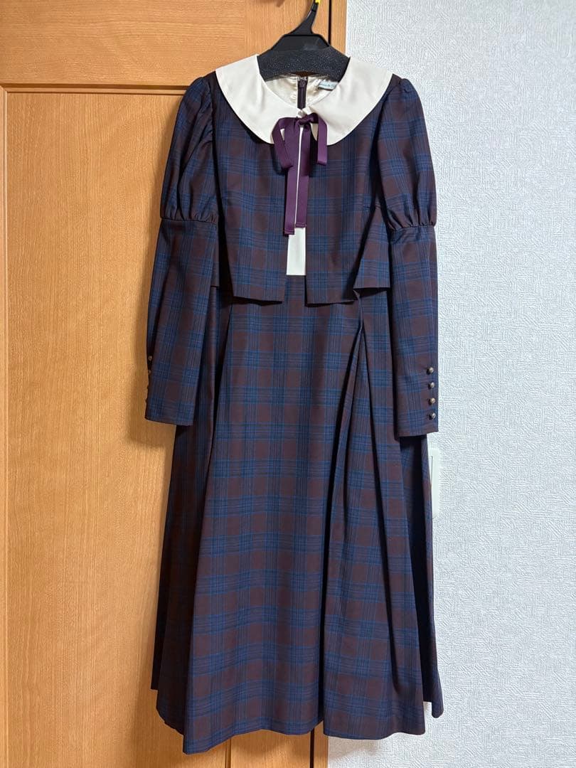 メゾンドフルール　プチローブカノン　クロエが微笑むワンピース