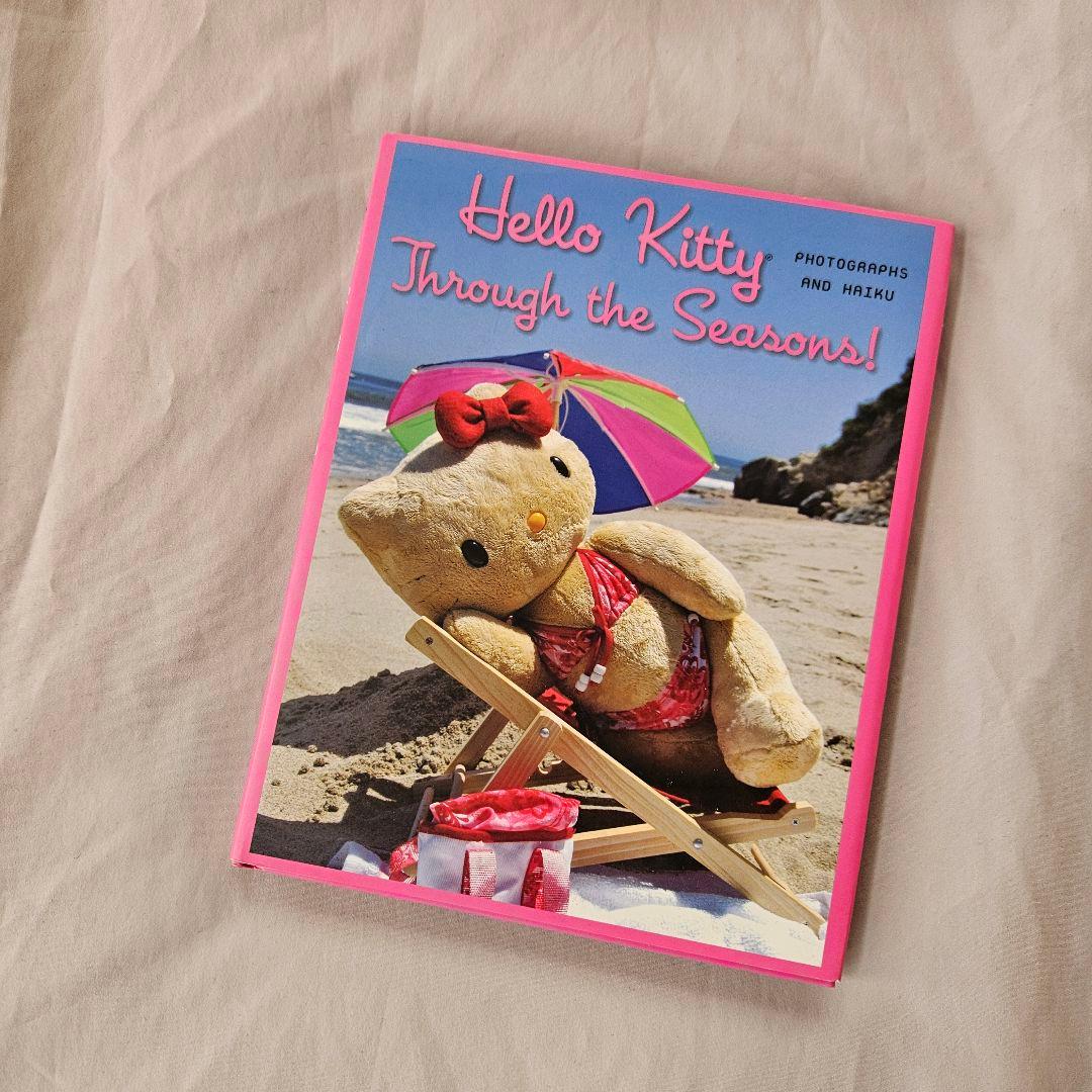 Hello Kitty through the seasons キティ写真集