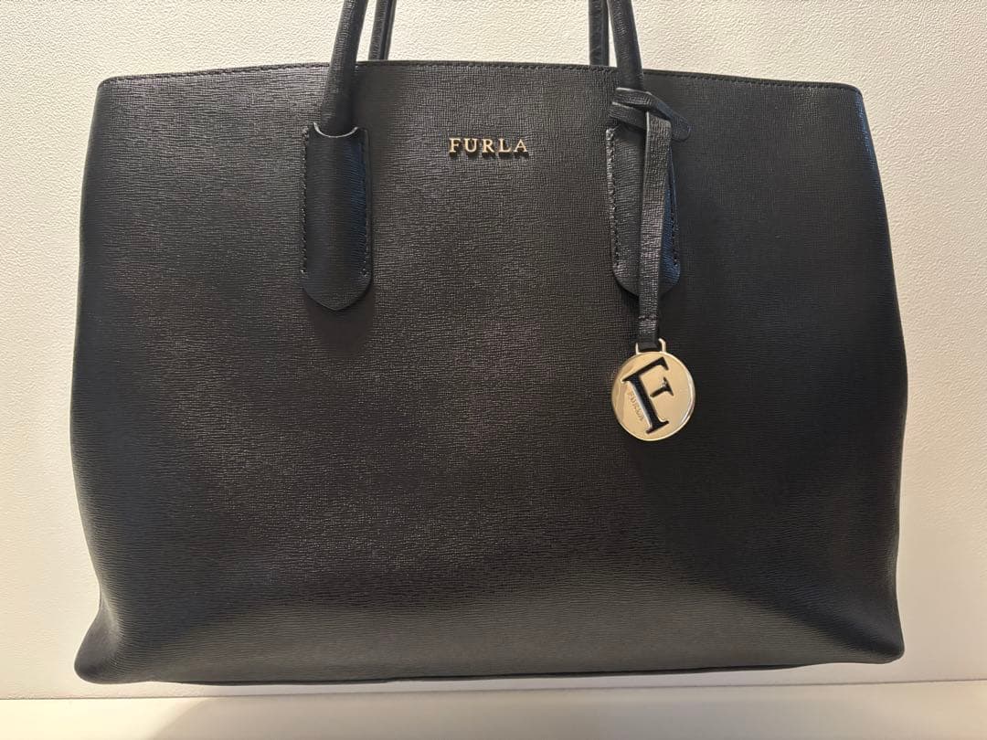 3月期間限定　FURLA トートバッグ 黒 ビジネスバッグ　A4OK 肩掛け可