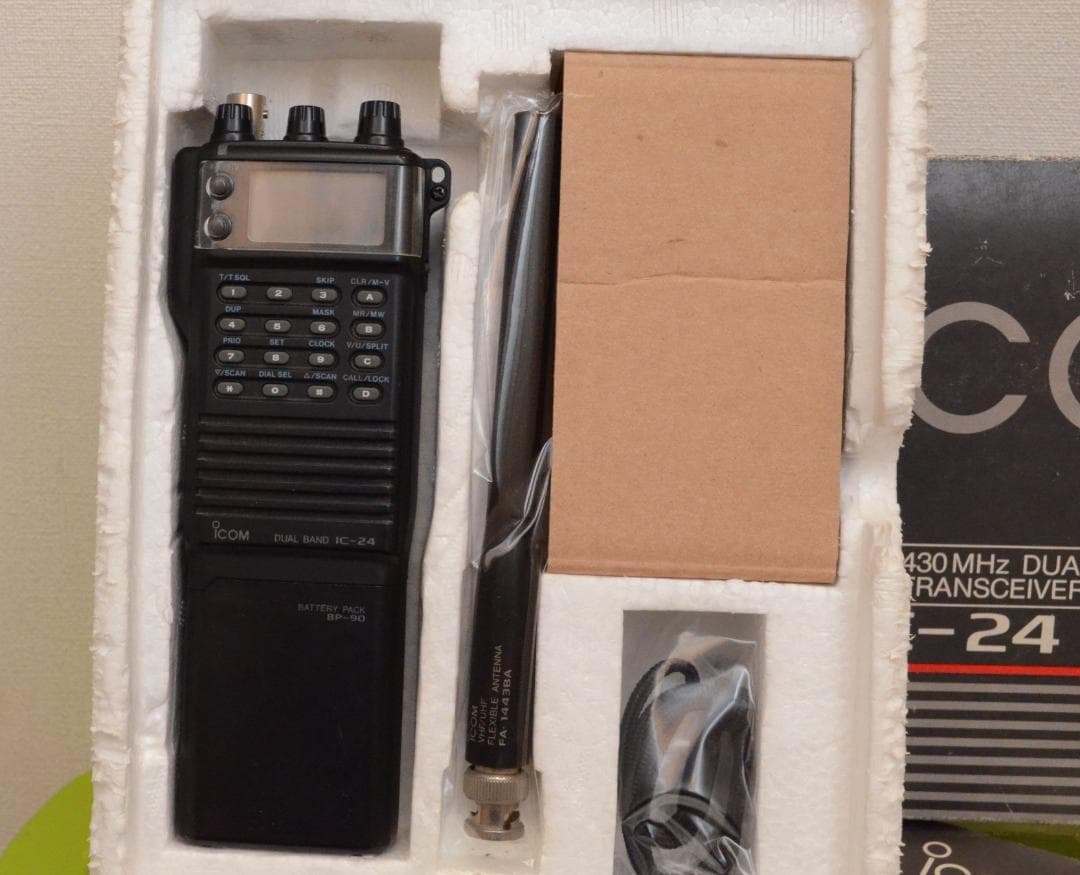 ICOM IC-24 デュアルバンドトランシーバー無線機+乾電池電源ほぼ未使用1