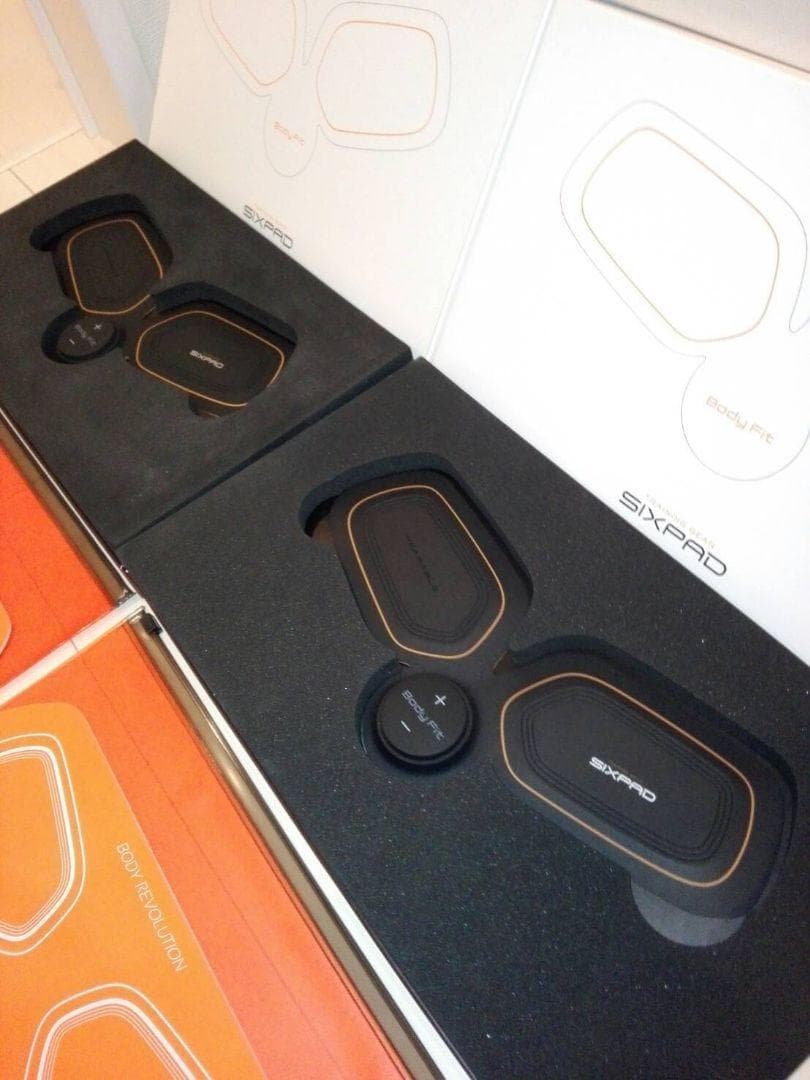 ボディフィット×２台セット　電池式 SIXPAD シックスパッド 正規品