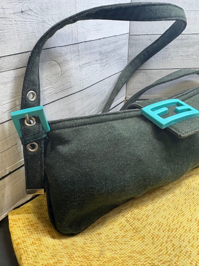 FENDI マンマバケットバッグ　グリーン