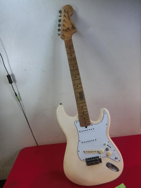 41：Fender Stratocaster エレキギター 部品取りジャンク