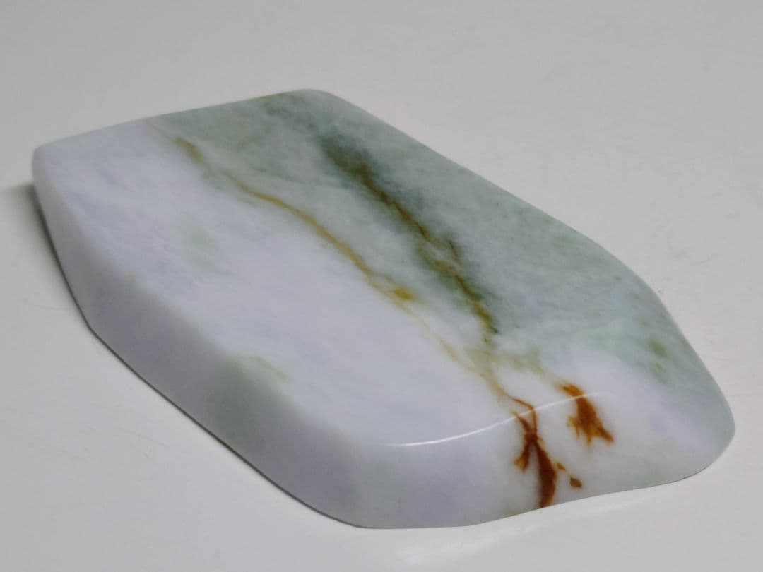 ラベ緑 282g 翡翠 ヒスイ 原石 鑑賞石 自然石 誕生石 鉱物 鉱石 水石