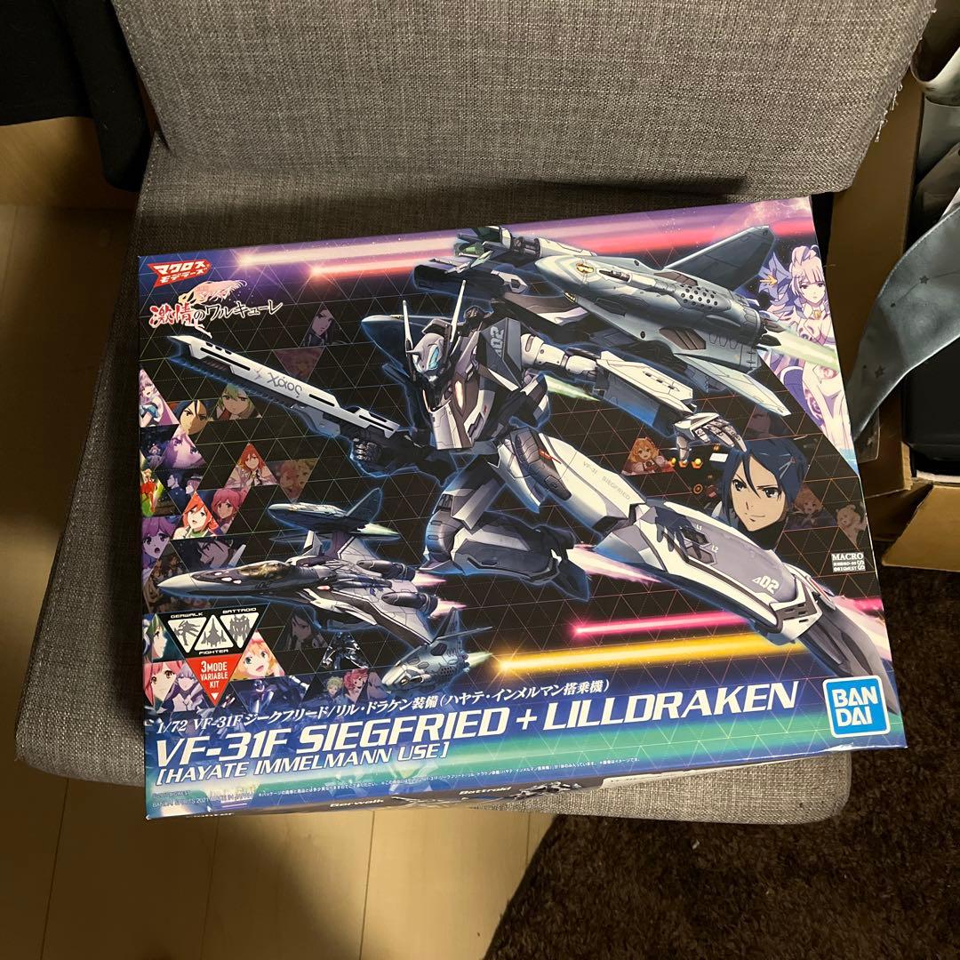 マクロスΔ 激情のワルキューレ　1/72 プラモデル　セット