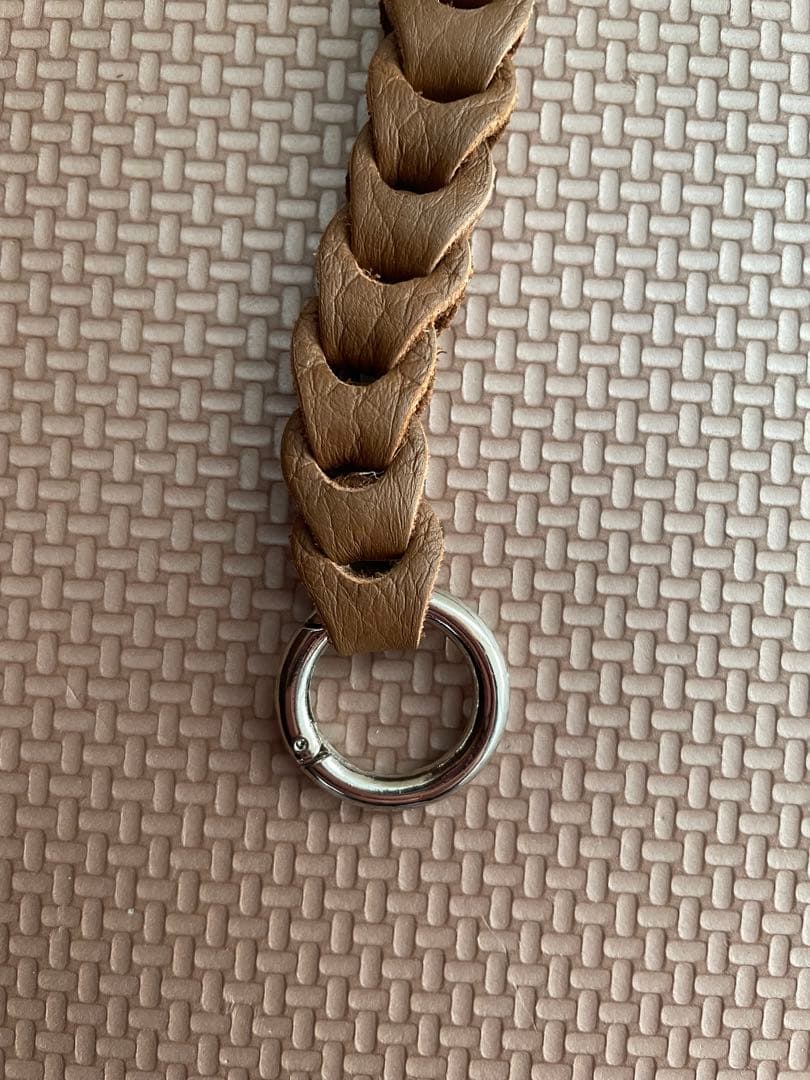 イルミーチョ レザー編み込みウォレットチェーン ベージュ