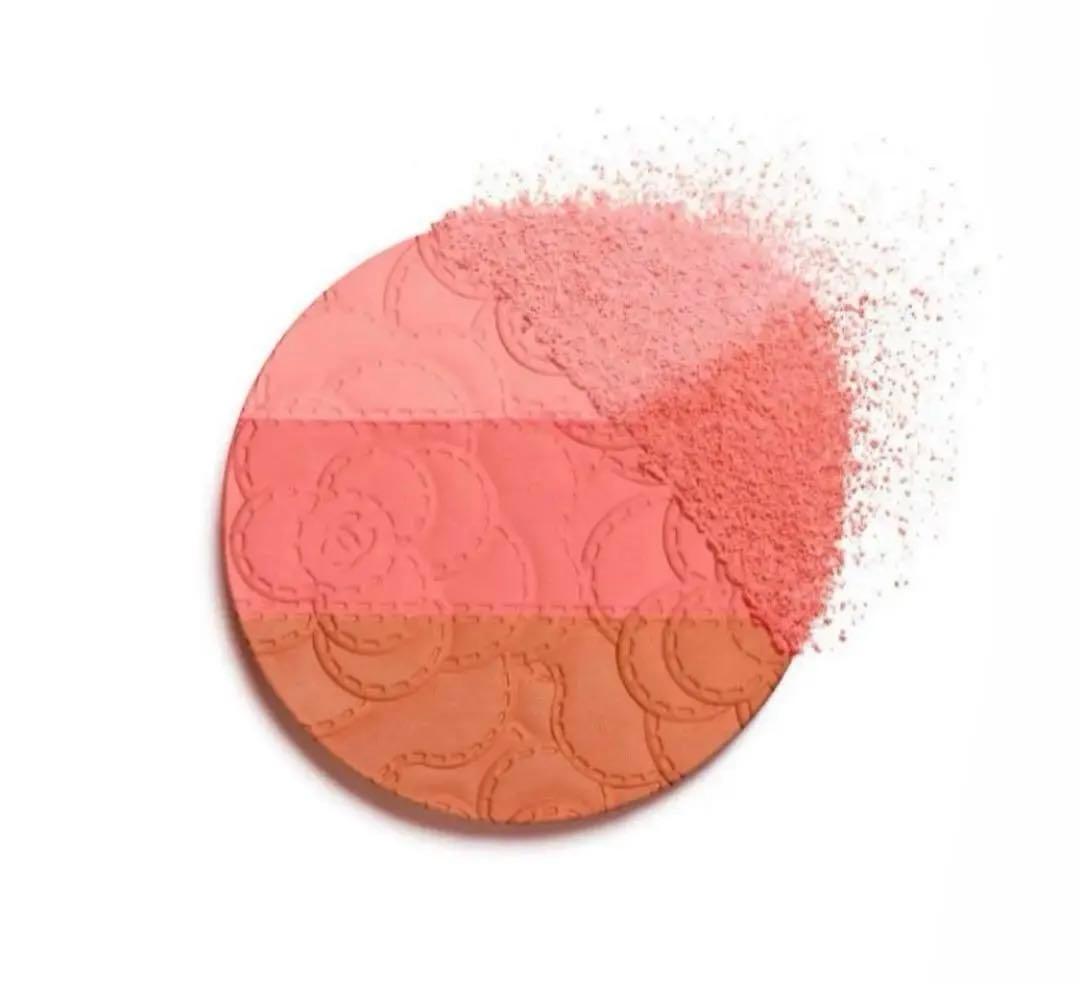 シャネル　カメリア フトゥーラ　パウダー トリオ チークカラー　特別限定完売品