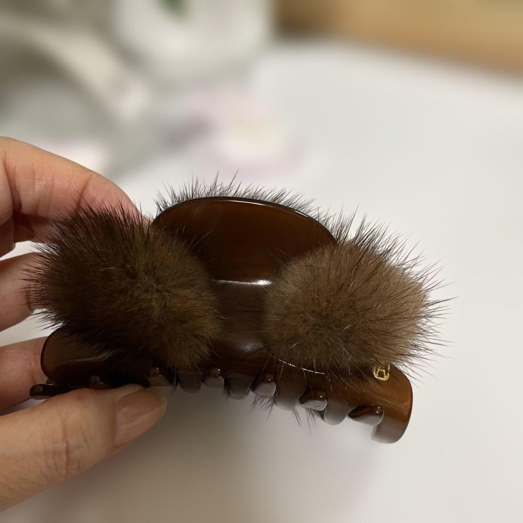 あき　　アレクサンドル・ドゥ・パリ ファー付きヘアクリップ