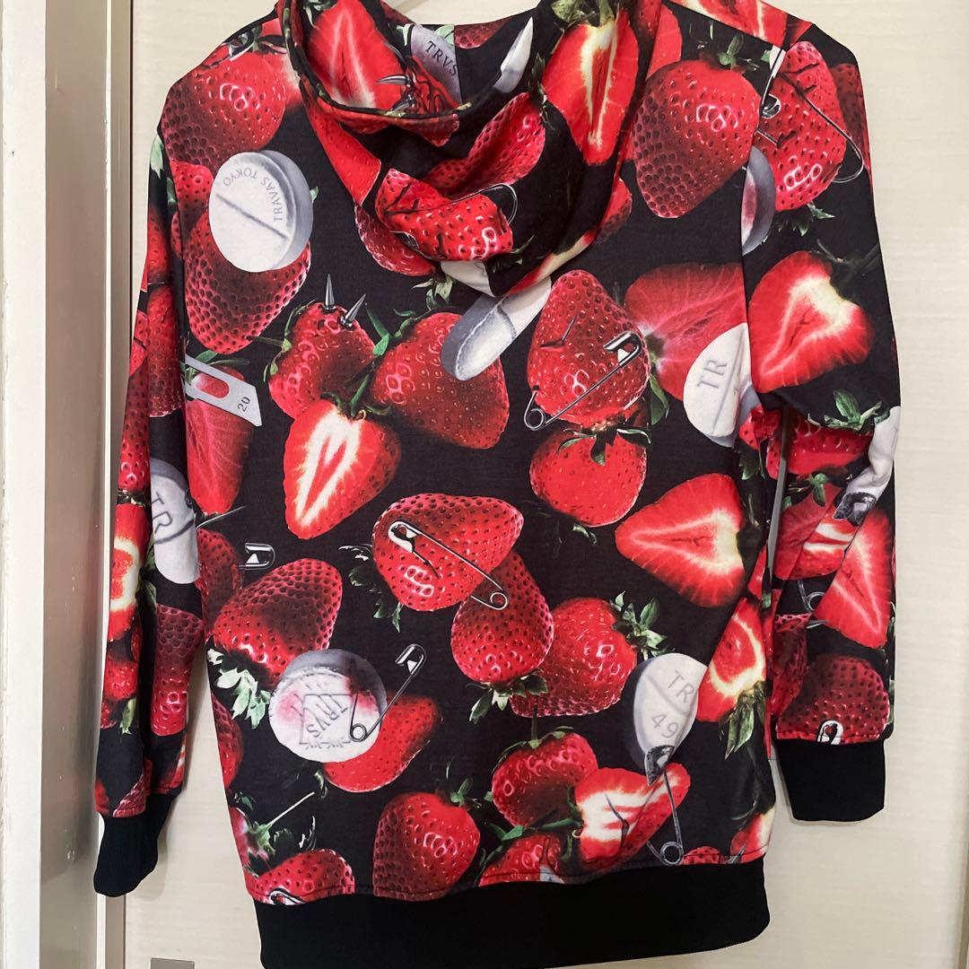 トラバストウキョウ 苺　イチゴ　総柄　プルオーバー　ビックシルエット　F