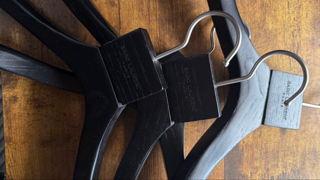 SAINT LAURENT 黒木製ハンガー　非売品