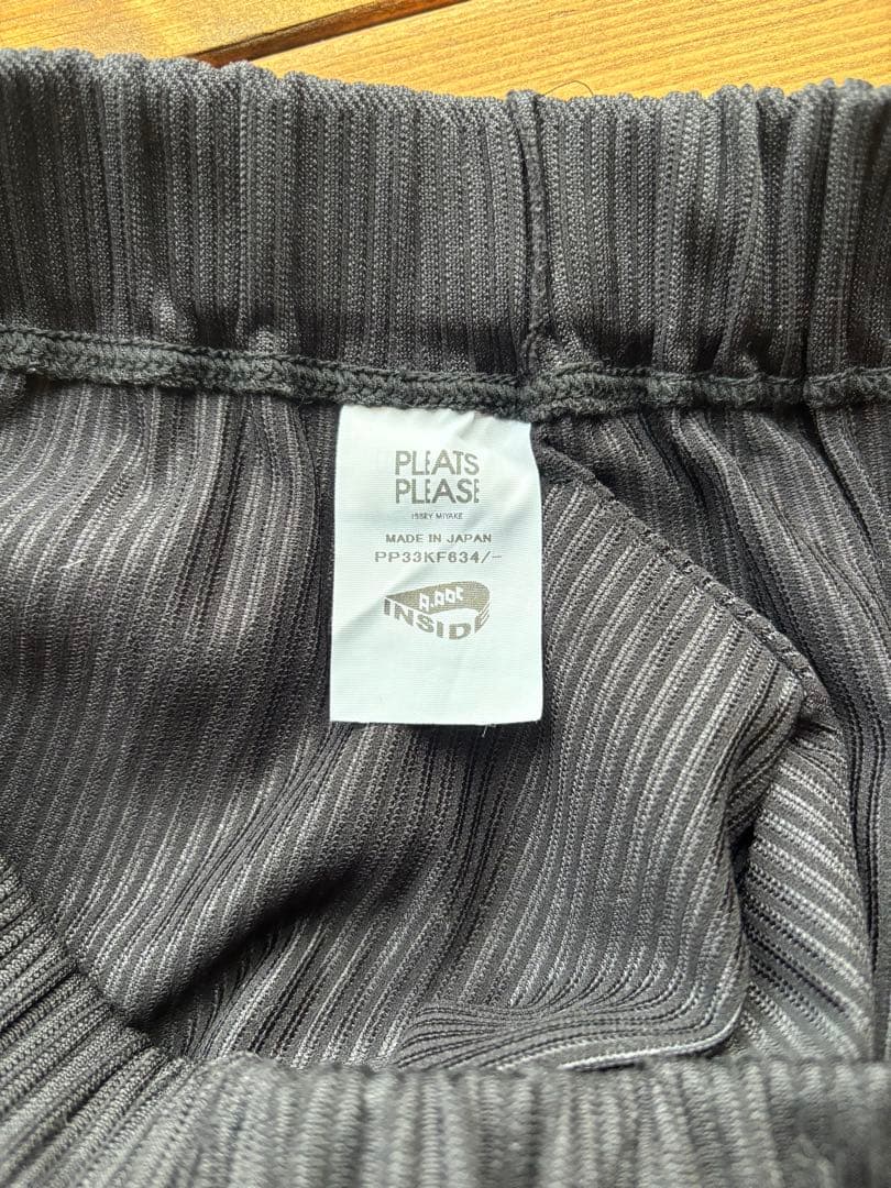 PLEATS PLEASE　ISSEY MIYAKE　プリーツプリーズ　パンツ
