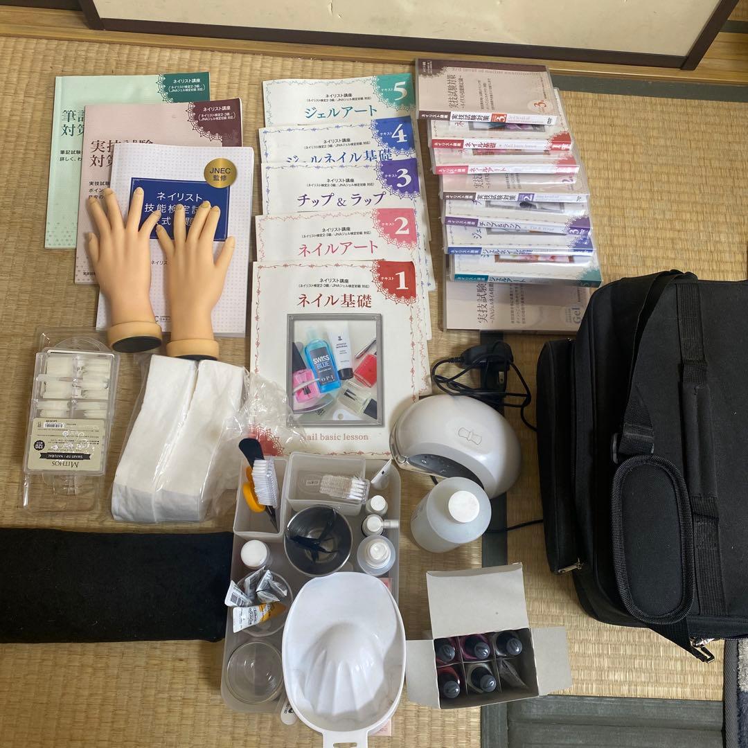 今月中処分！！ネイルアート練習用具と書籍セット