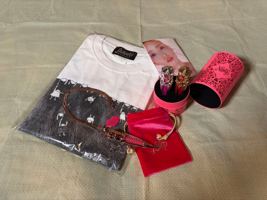 NaolipナオリップとAURAFEY オーラフェイ未使用白Tシャツ