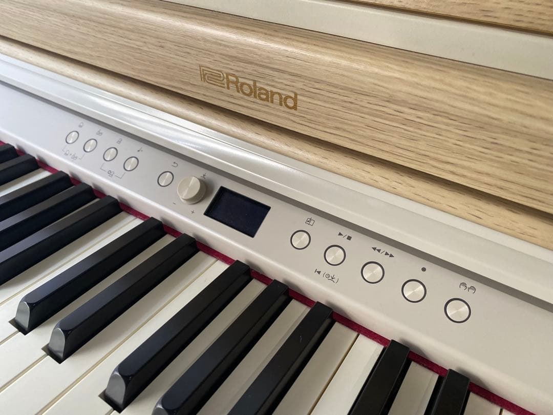 木目がきれいなナチュラルカラー♪Roland RP701 電子ピアノ