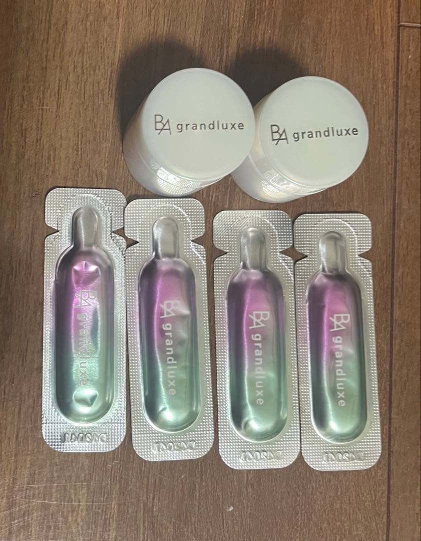 ① B.A グランラグゼ ０0.6g×4包&ボトルサンプル4g✖︎2