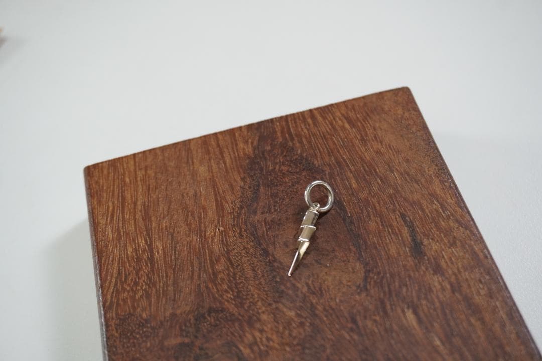 ◇RAOING◇ネックレス　トップのみ　　閃光　Ｋ10　flash