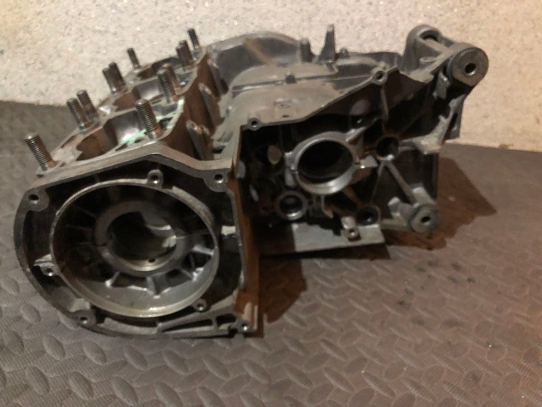 gt380 クランクケース