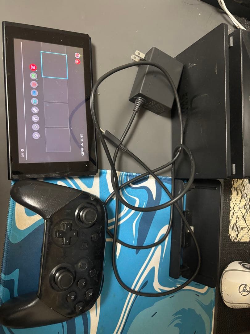 Nintendo Switch 本体 充電器 コントローラー　スマブラ付き。