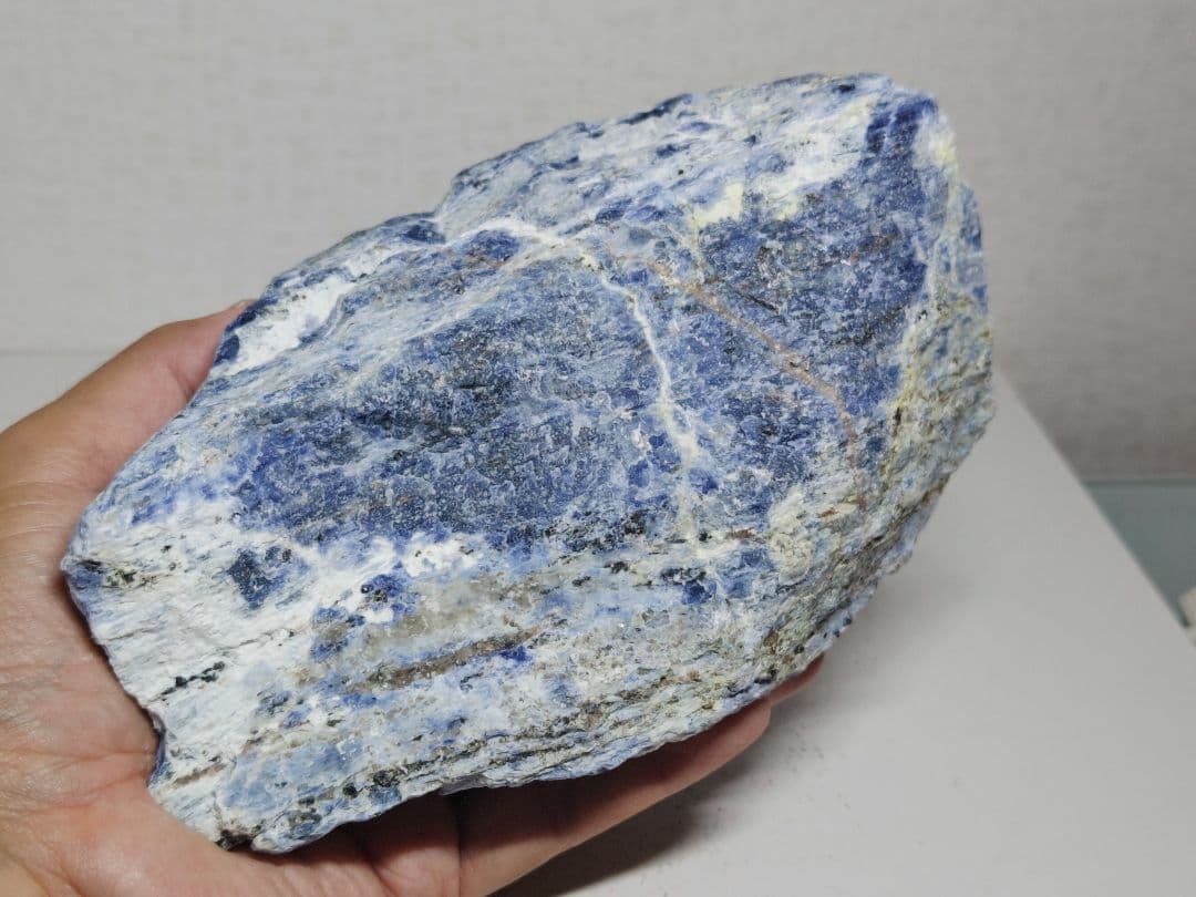 ソーダライト 2.1kg ラピスラズリ 原石 鑑賞石 自然石 鉱物 誕生石 水石