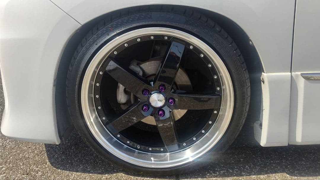 ロクサニー　グラスターファイブ21インチタイヤ付き