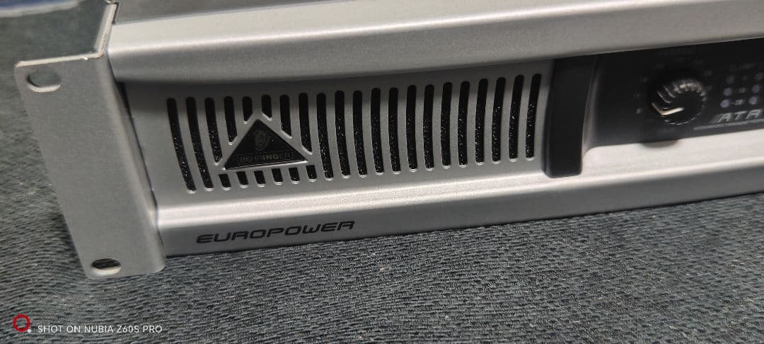 パワーアンプ　EPQ2000 BEHRINGER