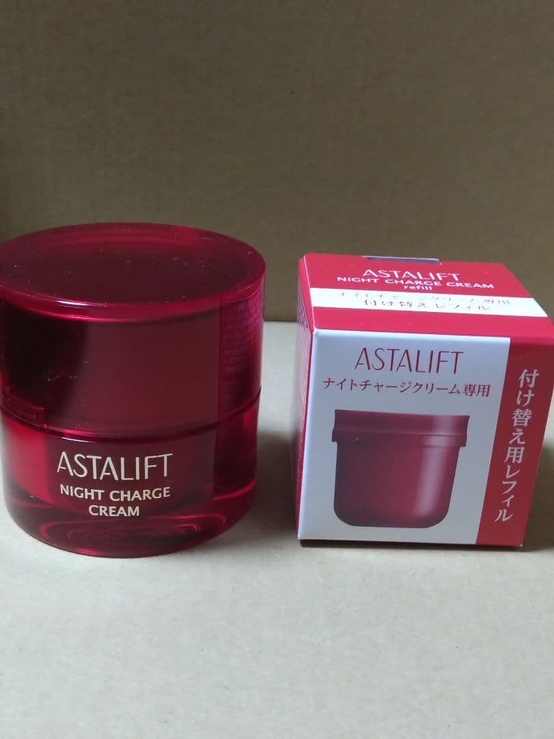 アスタリフト　ナイトチャージクリーム容器＆レフィル30g×２個　おまけ付き①