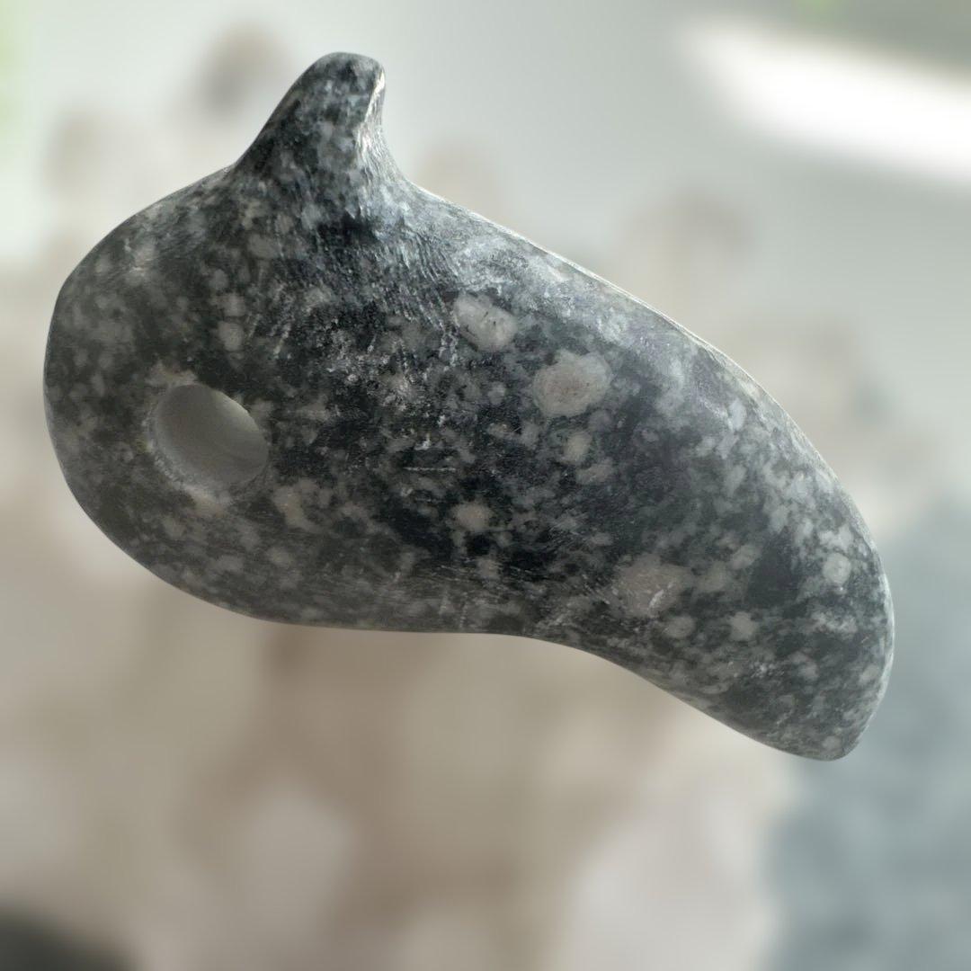 【遠野霊石】高波動勾玉　獣形勾玉(三ノ型) 角の生えた勾玉　一角獣