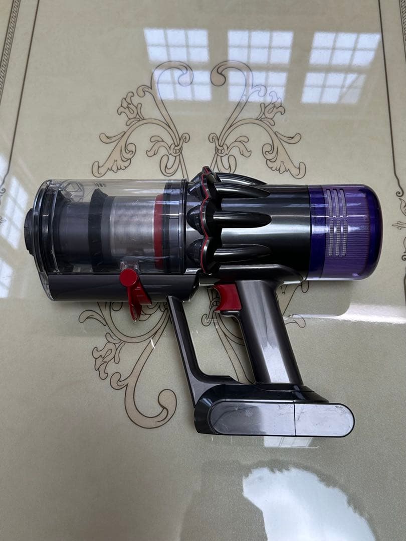 dyson デジタルスリム　SV18 コードレス掃除機　先細LED付き