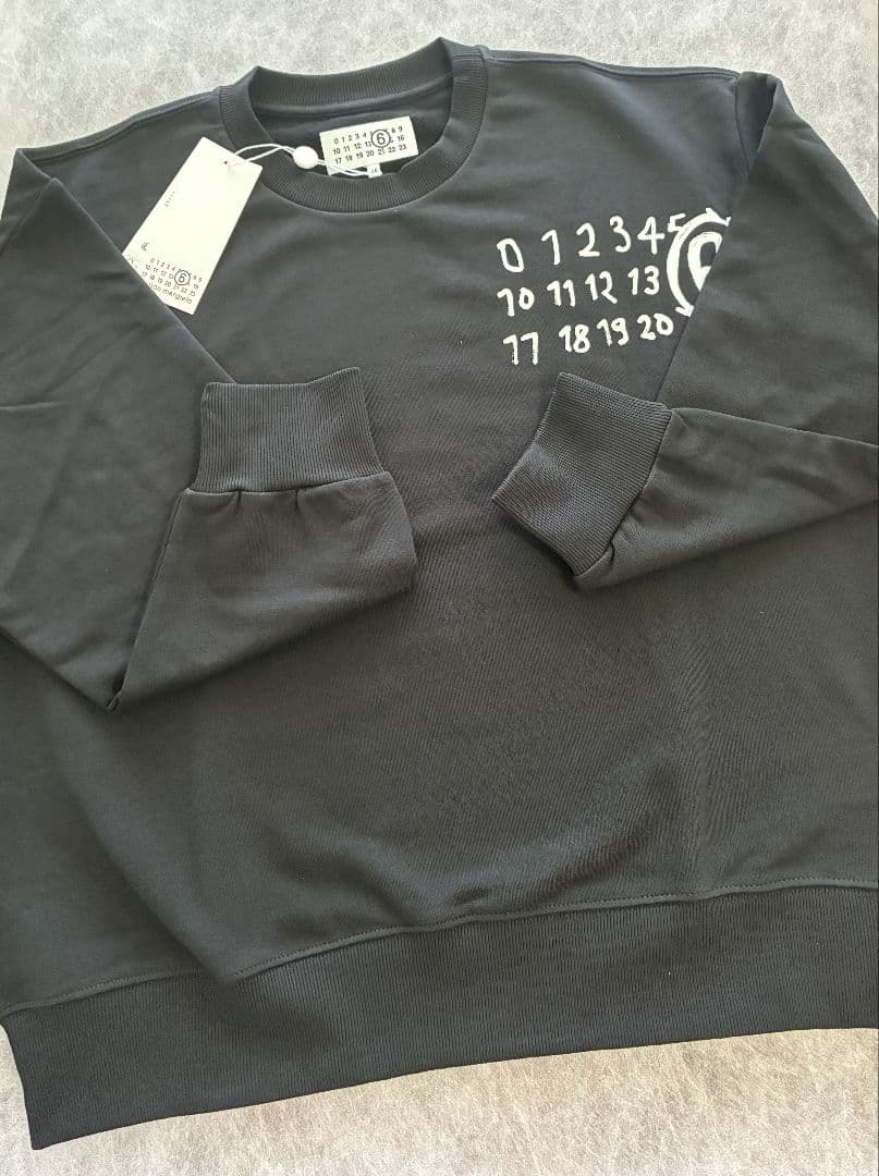 大人もOK！ MM6 Maison Margiela ,ナンバーロゴ スウェット