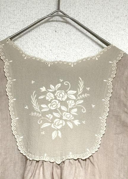 ★ゆうな 横浜 ツハル ローズ柄刺繍ノースリーブワンピース