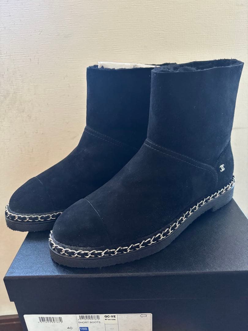 CHANEL シャネル ブーツ 40 ショート ムートン ブラック チェーン