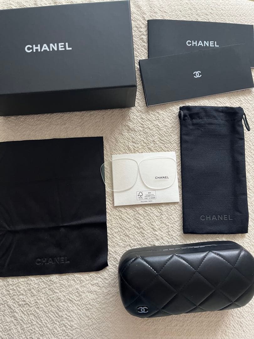 CHANEL ブラック メガネケース