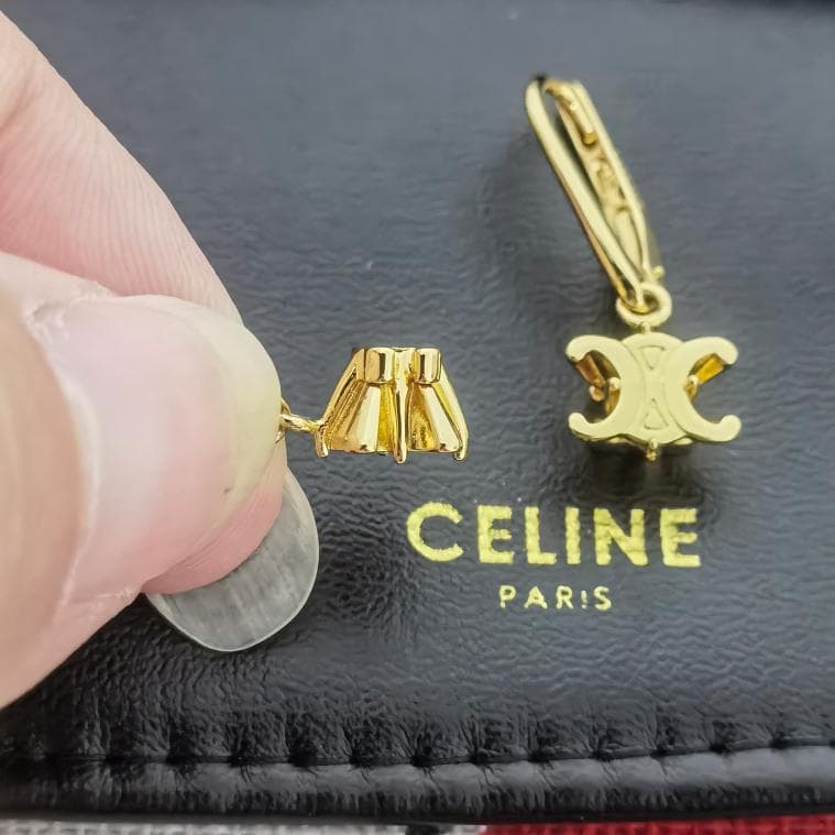 CELINE トリオンフモチーフ ピアス