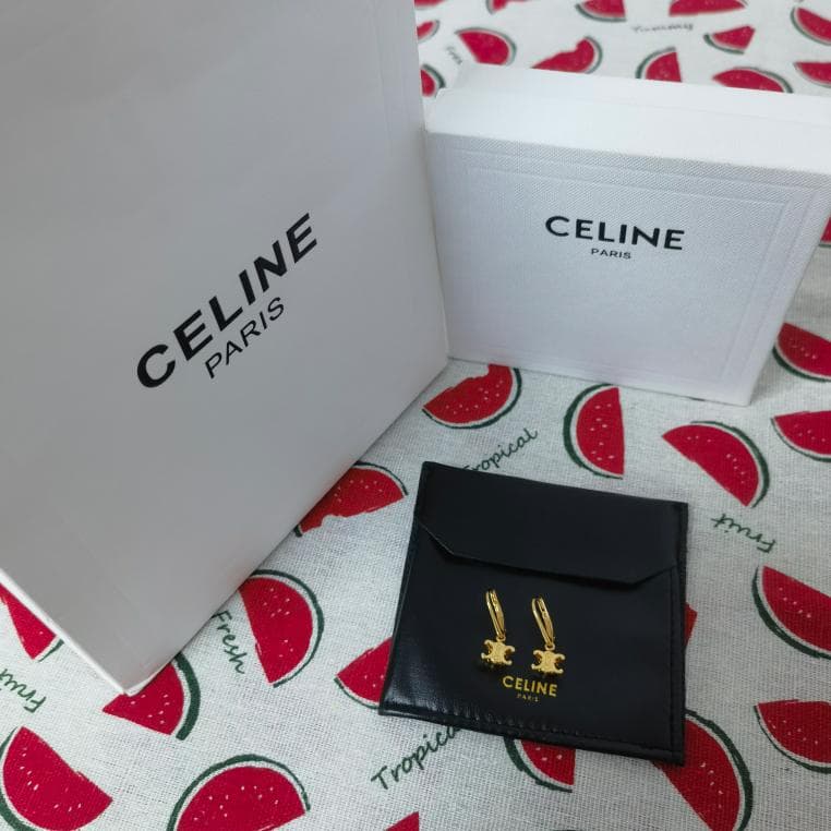 CELINE トリオンフモチーフ ピアス