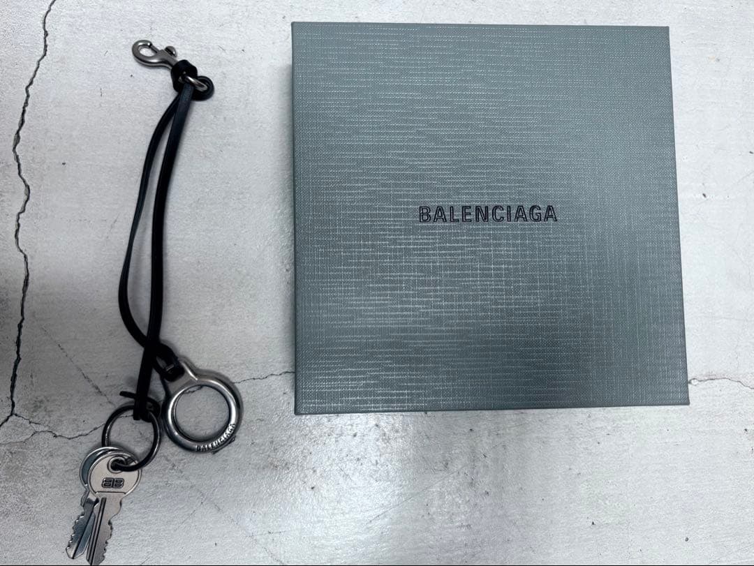 k8　バレンシアガ　キーリング　チャーム　SUBWAY AIRTAG