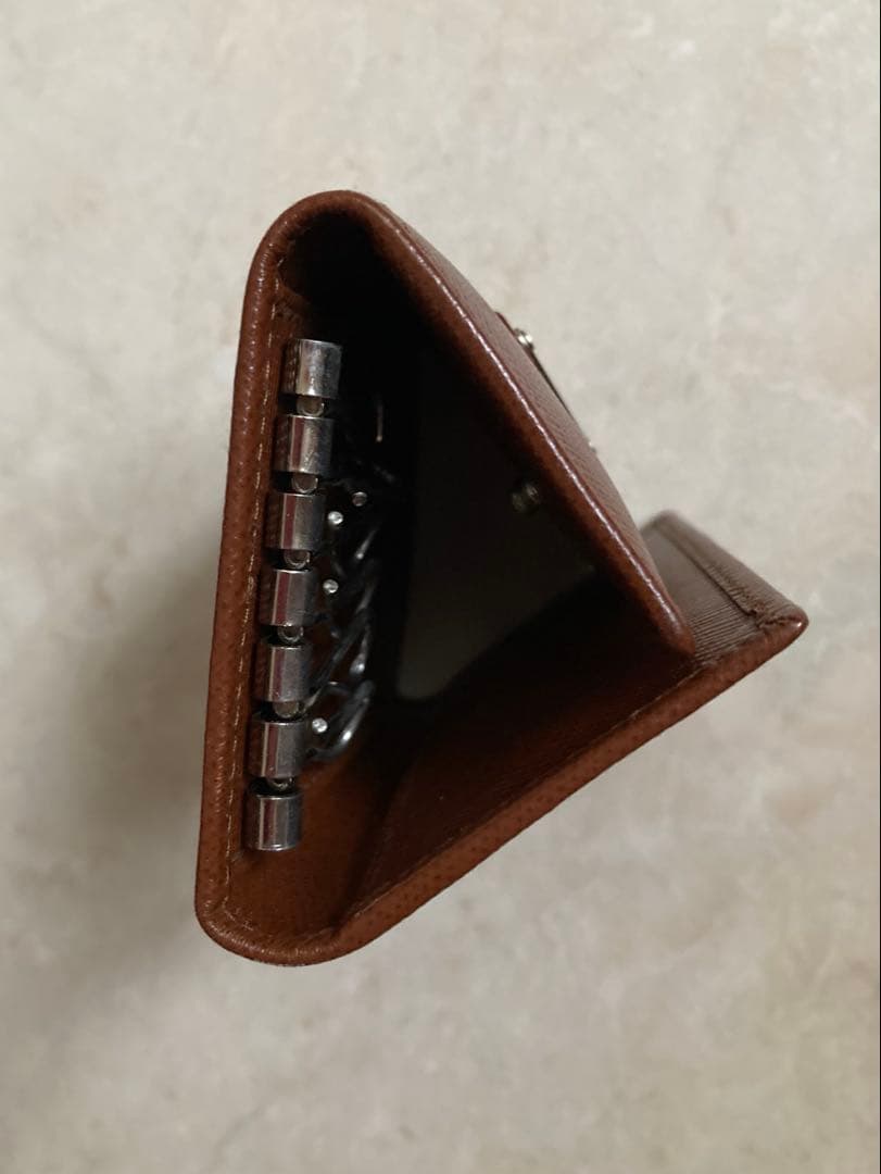 美品　PRADA プラダ 6連 キーケース レザー　サフィアーノ ブラウン