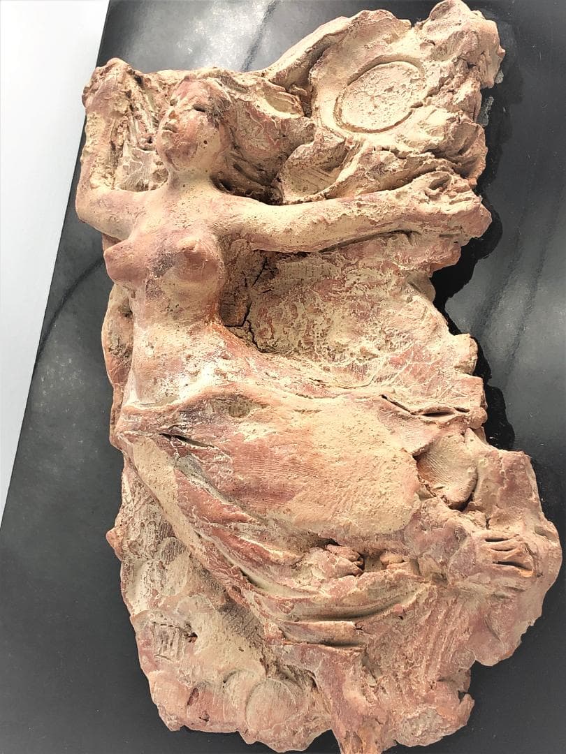 【 川田清 作「雲と遊ぶエリナ」】　昭和47年（1972）　テラコッタ