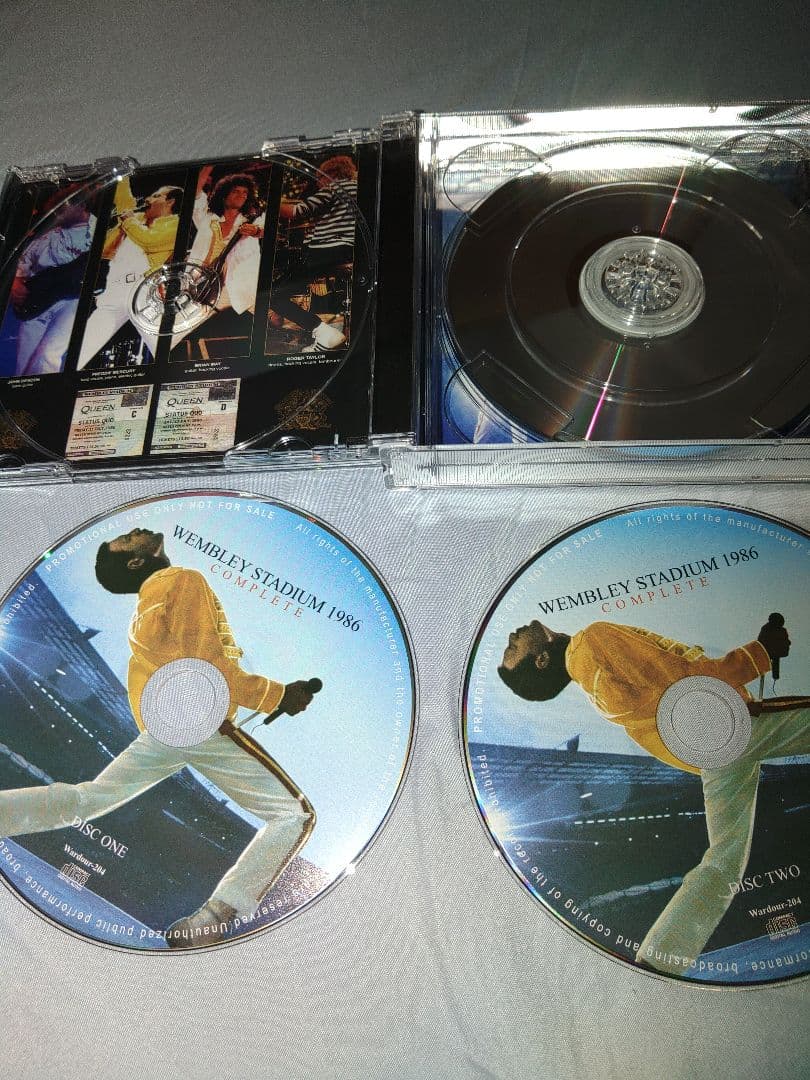 フレディ・マーキュリー追悼ライブパンフレット　ウェンブリースタジアム完全版CD