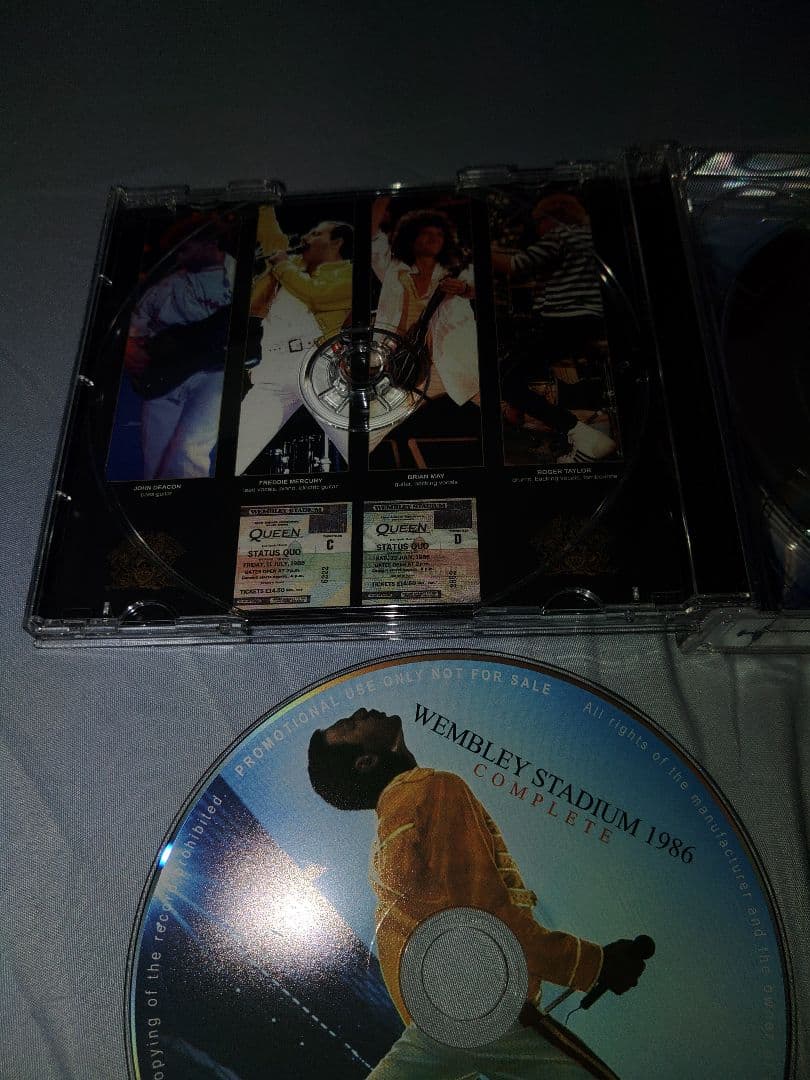 フレディ・マーキュリー追悼ライブパンフレット　ウェンブリースタジアム完全版CD