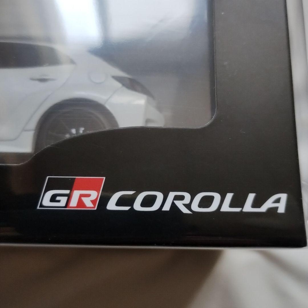 GRカローラ 1/30 ミニカー　ダイキャスト　プラチナホワイトパールマイカ