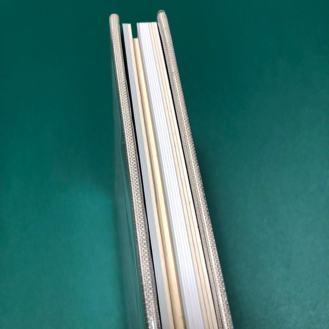 KAWS カウズ 作品集