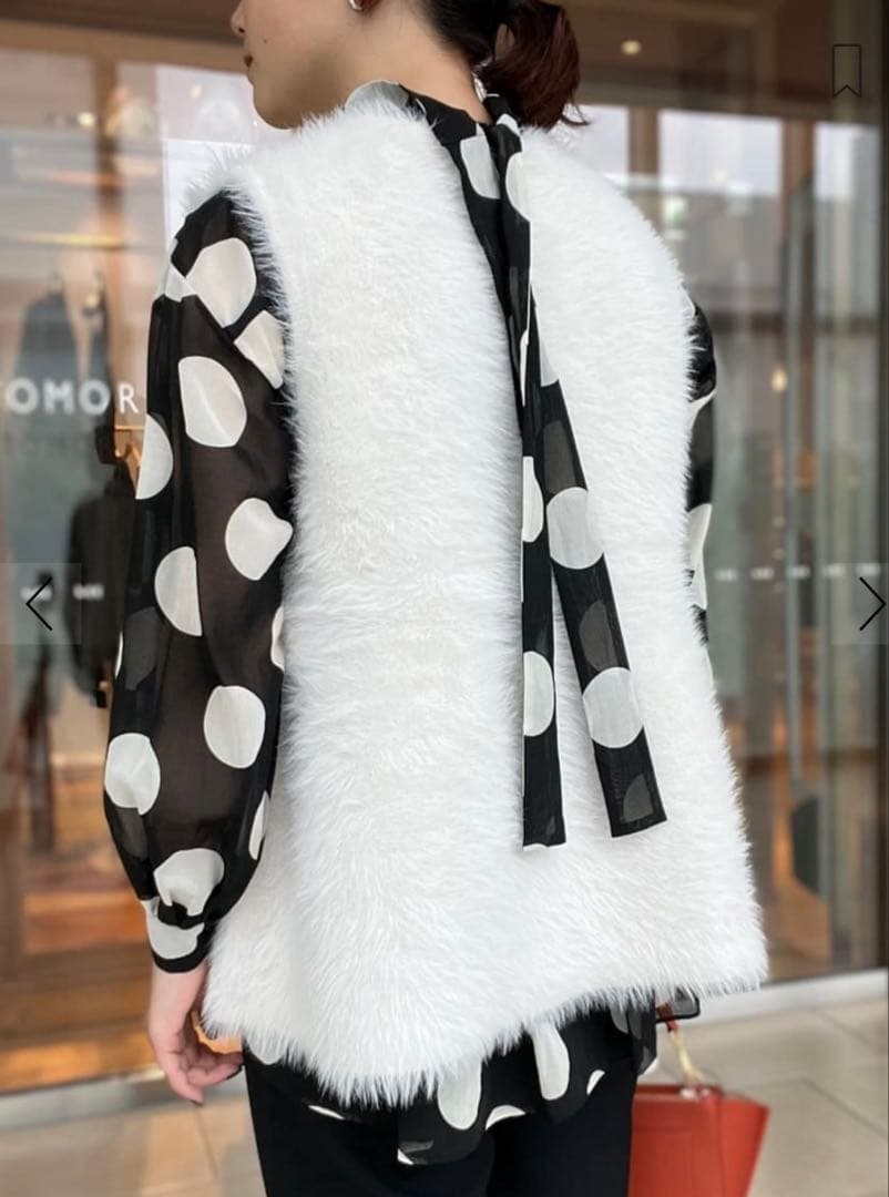 トゥモローランド　　フェザーヤーン ペプラムベスト　新品　タグ付　人気完売品