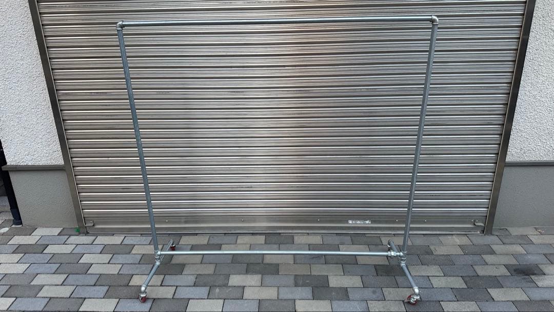 ガス管　ハンガーポール　パイプハンガー　　キャスター付き　ハンガーラック　中古