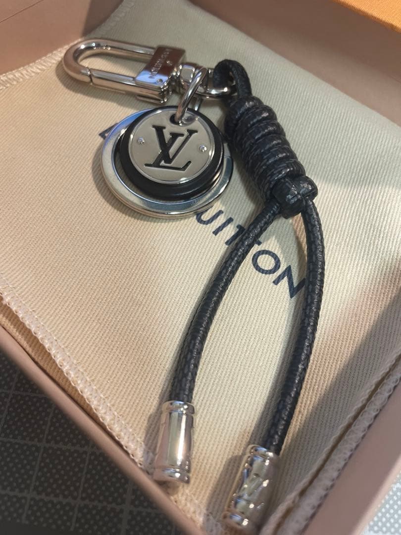 LOUIS VUITTON キーリング　キーホルダー・レザー・ロープ