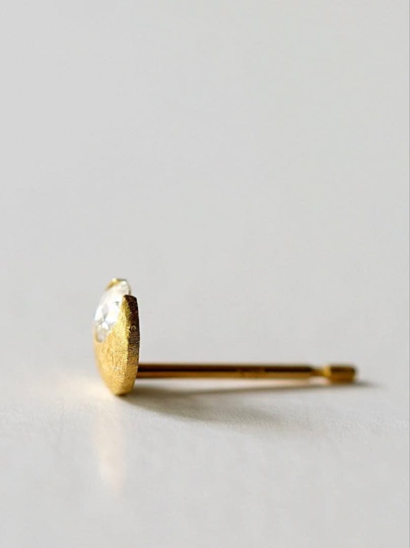 GICLAT 月 Dia 片耳ピアスK18YG